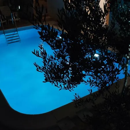 With Pool Split Vibe *