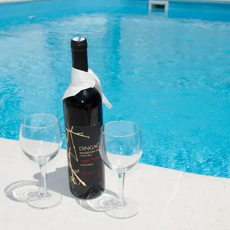 With Pool Split Vibe * Solin