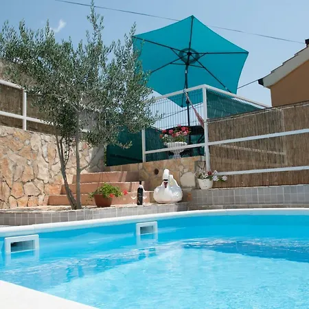 With Pool Split Vibe