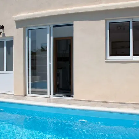 With Pool Split Vibe