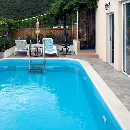 Apartamento With Pool Split Vibe