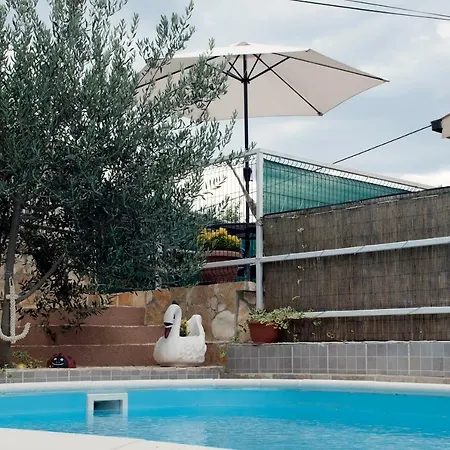 With Pool Split Vibe * Solin