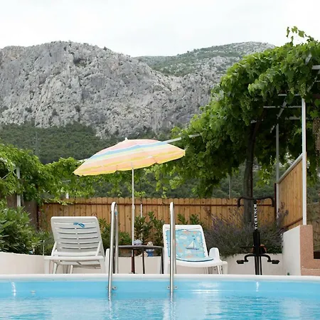With Pool Split Vibe * Solin